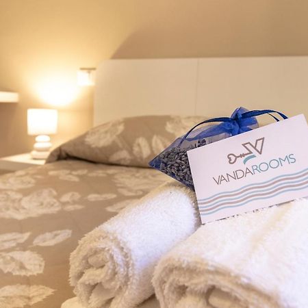 Vanda Rooms แตร์โมลิ ภายนอก รูปภาพ