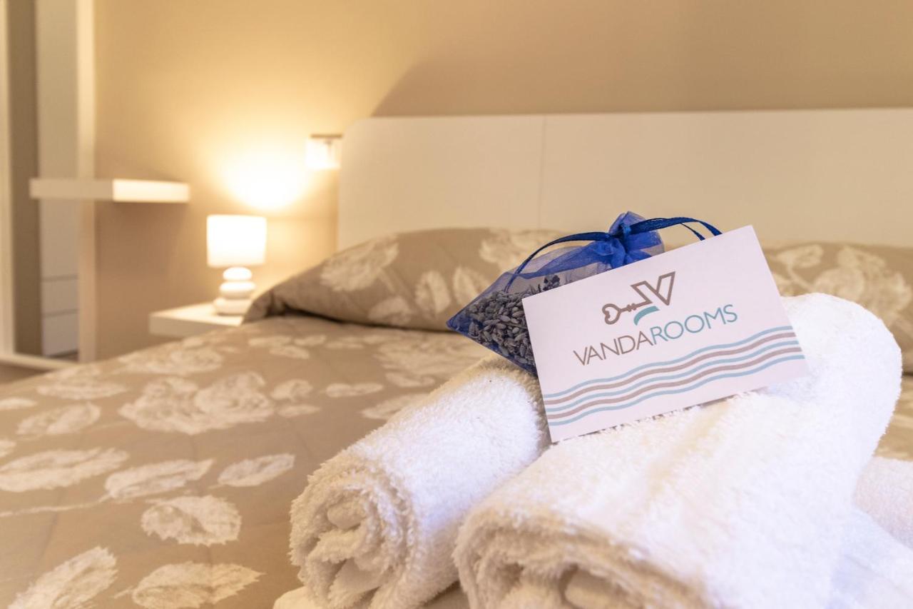 Vanda Rooms แตร์โมลิ ภายนอก รูปภาพ