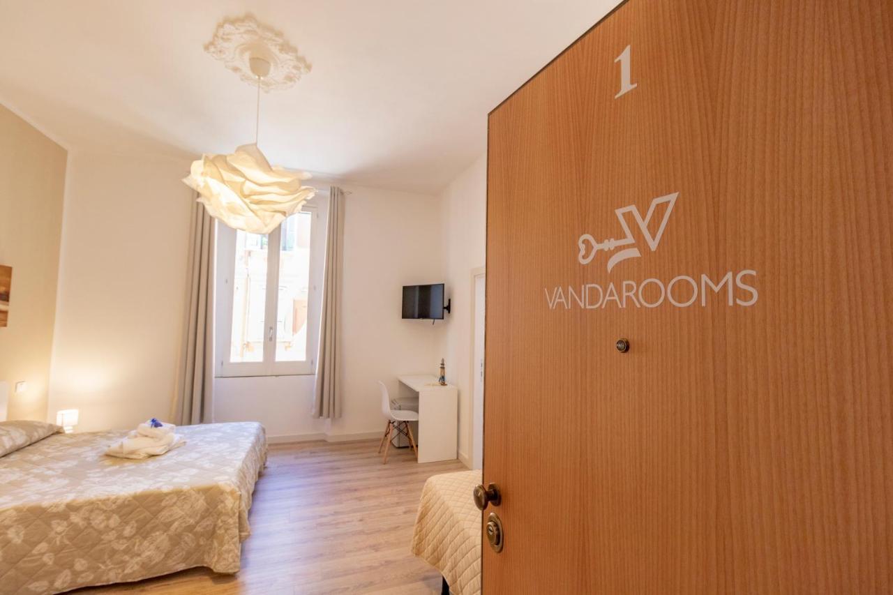 Vanda Rooms แตร์โมลิ ภายนอก รูปภาพ